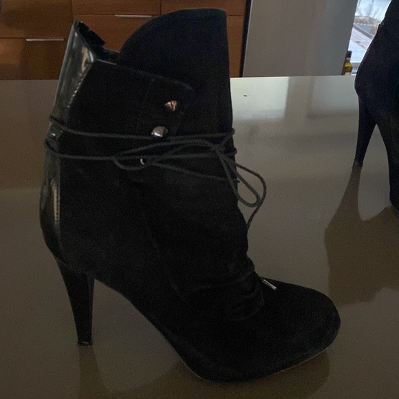 Latitude Suède booties in black - Picture 2 of 4